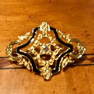 🌺 Black & Gold tone brooch w/rhinestone accents